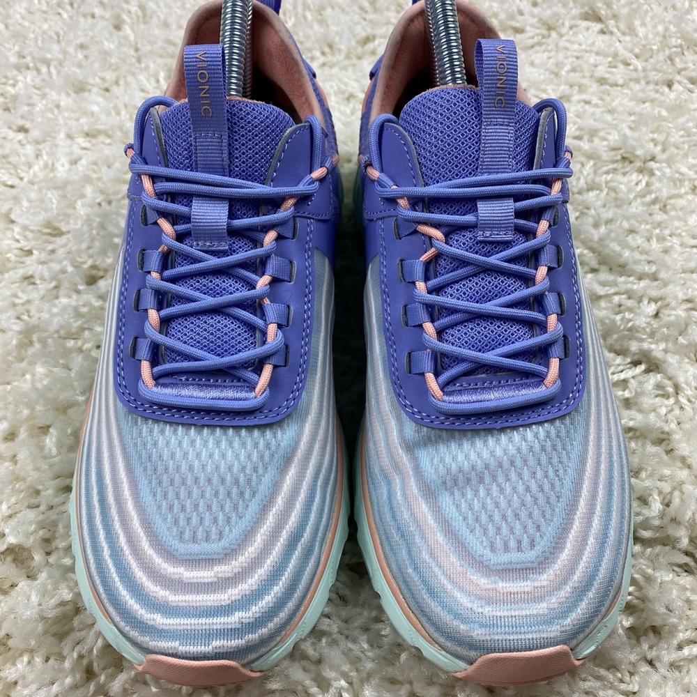 Vionic Women’s size 8 running shoes (purple)